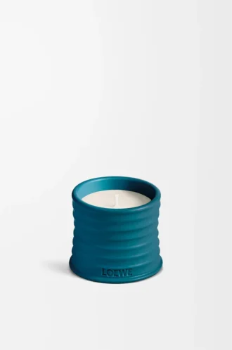 Petite bougie parfumée à l&rsquo;encens bleu foncé