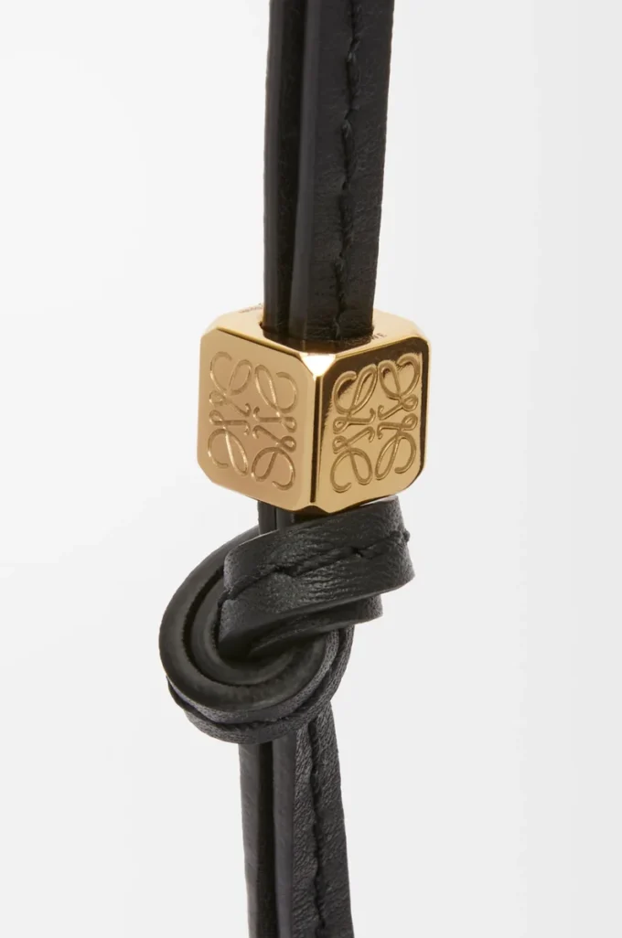 Petite sangle Anagram en cuir de veau noir ton sur ton/doré