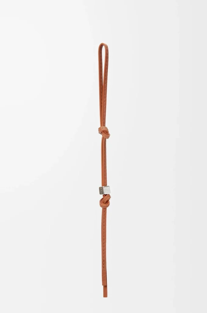 Petite sangle Anagram en cuir de veau Tan Tonal/Palladium