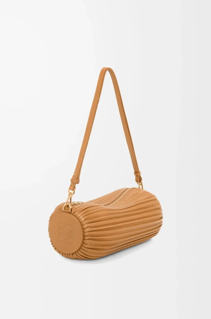 Pochette bracelet en cuir d’agneau nappa plissé Warm Desert Pochette bracelet en cuir d’agneau nappa plissé Warm Desert