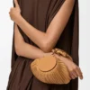 Pochette bracelet en cuir d’agneau nappa plissé Warm Desert Pochette bracelet en cuir d’agneau nappa plissé Warm Desert