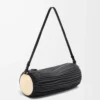 Pochette bracelet en nappa plissé noir