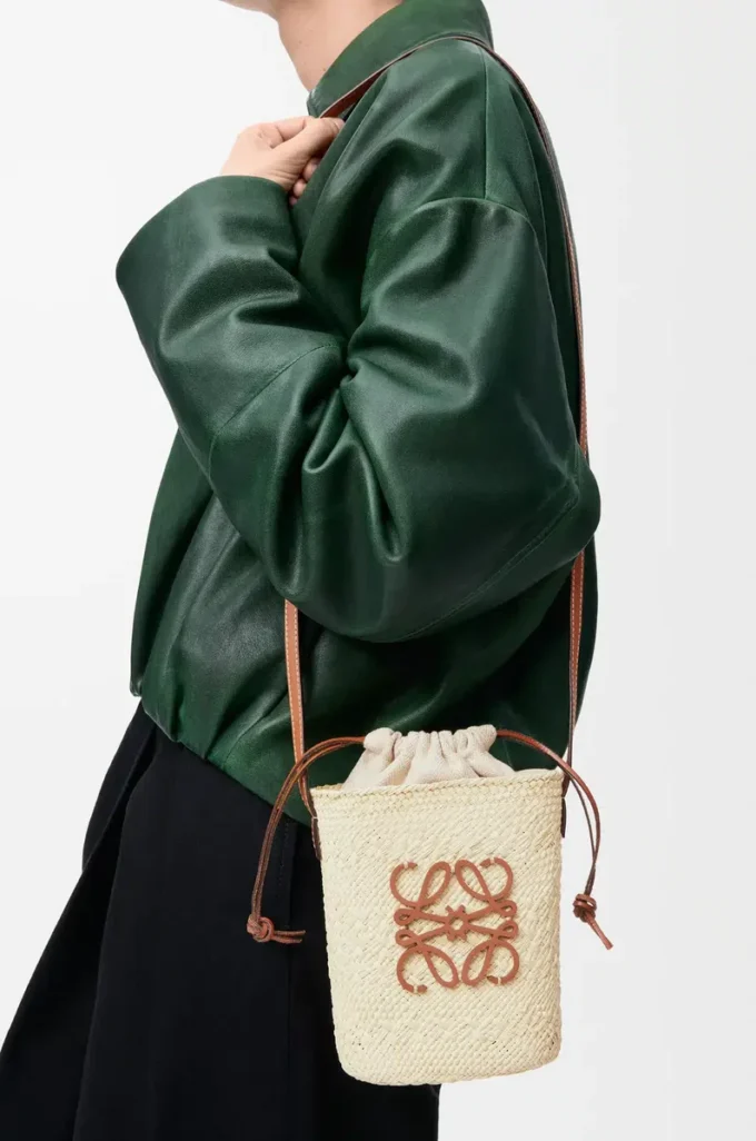 Pochette carrée en palmier iraca et cuir de veau naturel/tan