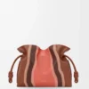 Pochette Flamenco Landscape moyenne en cuir de veau nappa Pecan/Parrot Pink
