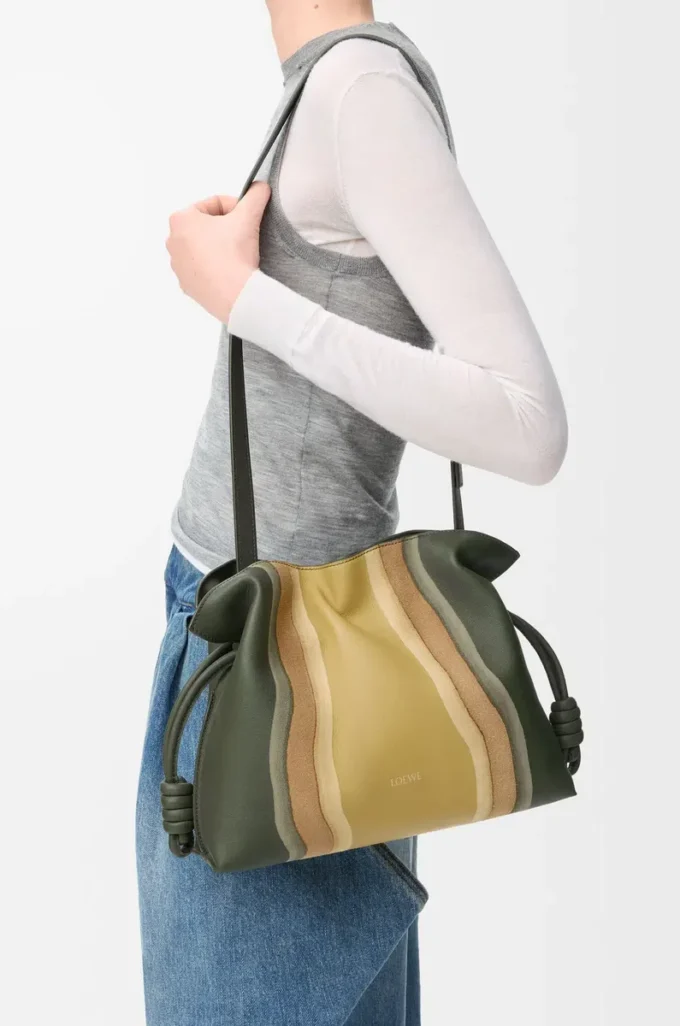 Pochette Flamenco Landscape moyenne en cuir de veau nappa vert bouteille/ocre