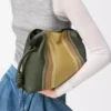Pochette Flamenco Landscape moyenne en cuir de veau nappa vert bouteille/ocre