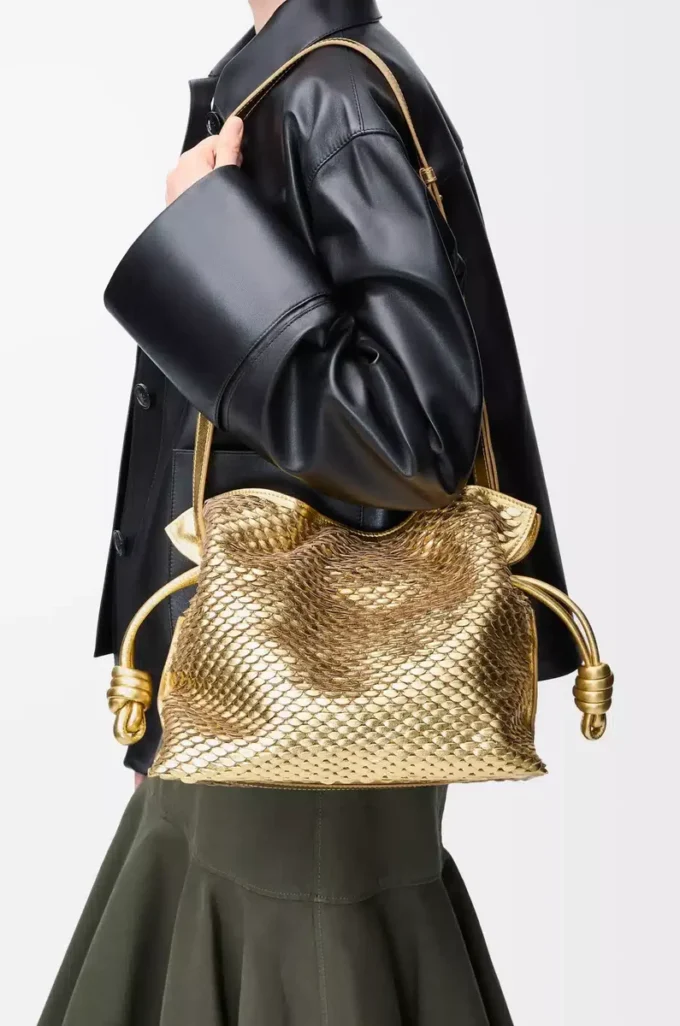 Pochette Flamenco moyenne en cuir d&rsquo;agneau laminé Gold