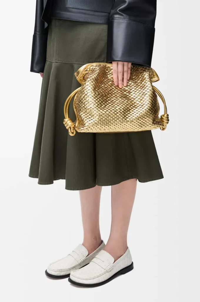 Pochette Flamenco moyenne en cuir d&rsquo;agneau laminé Gold