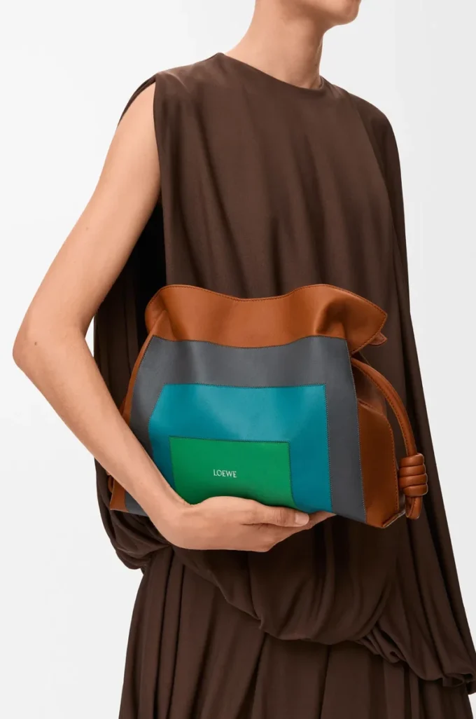 Pochette Flamenco moyenne en cuir de veau nappa Caramel/Vert vif