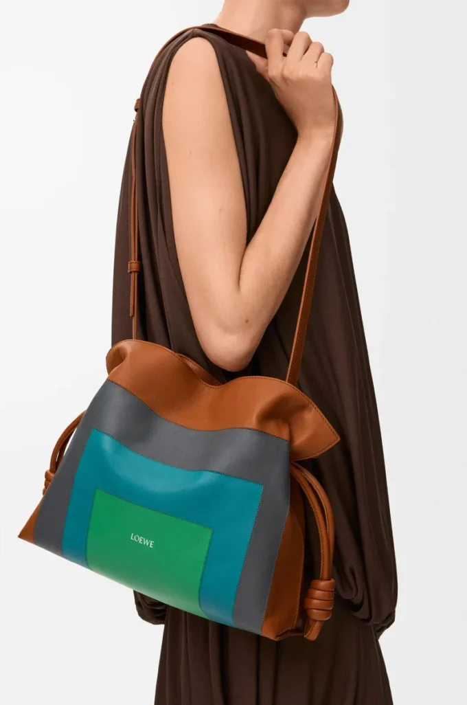 Pochette Flamenco moyenne en cuir de veau nappa Caramel/Vert vif