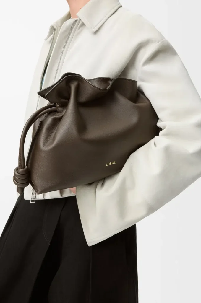 Pochette Flamenco moyenne en cuir de veau nappa Chocolate