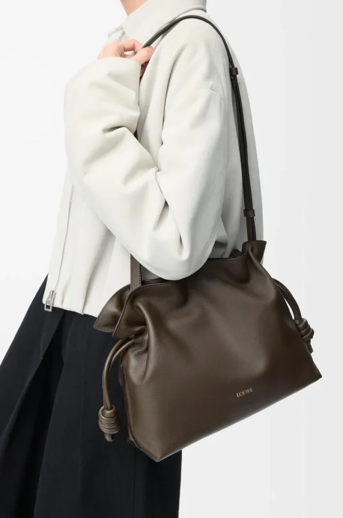 Pochette Flamenco moyenne en cuir de veau nappa Chocolate