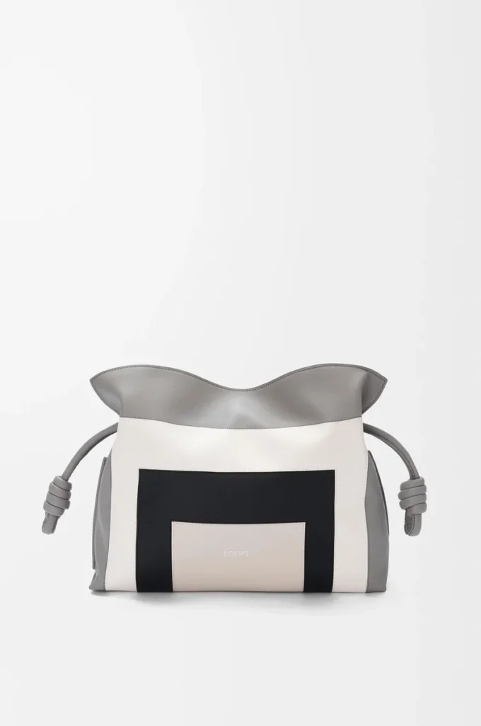 Pochette Flamenco moyenne en cuir de veau nappa gris/clair fantôme