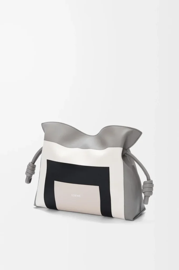 Pochette Flamenco moyenne en cuir de veau nappa gris/clair fantôme