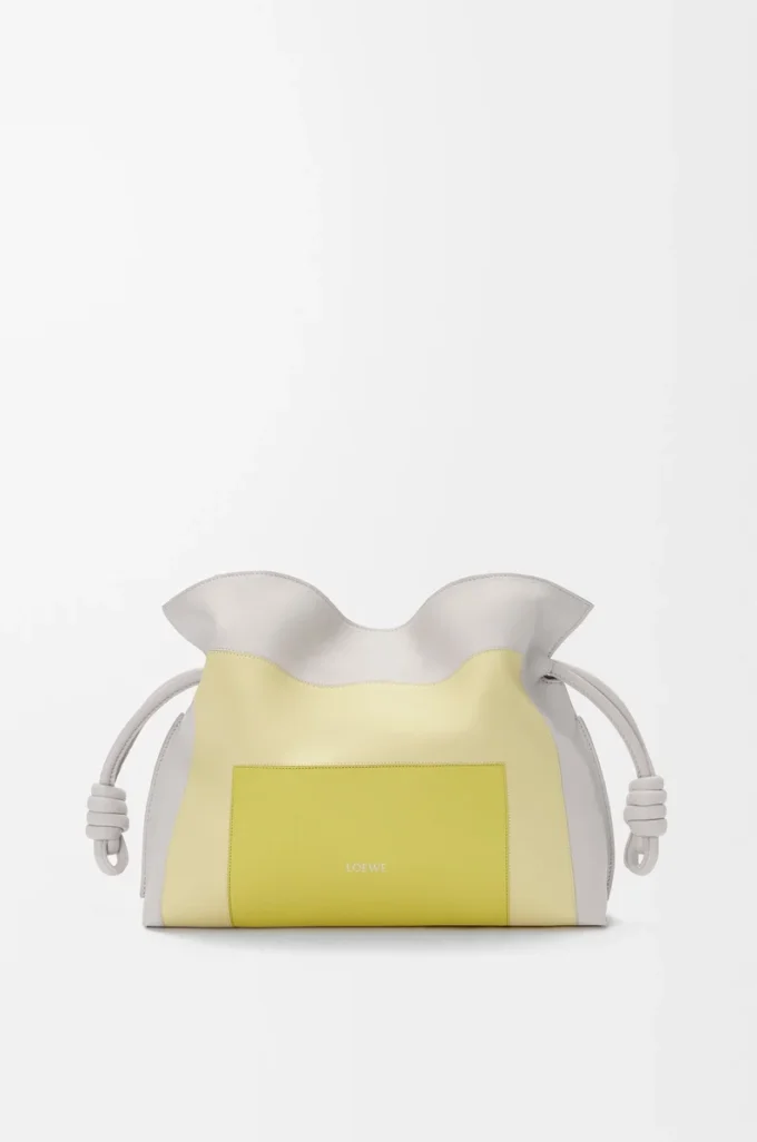 Pochette Flamenco moyenne en cuir de veau nappa gris pâle/citrine clair