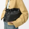 Pochette Flamenco moyenne en cuir de veau nappa noir