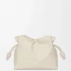 Pochette Flamenco moyenne en cuir de veau nappa Sea Salt