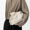 Pochette Flamenco moyenne en cuir de veau nappa Sea Salt