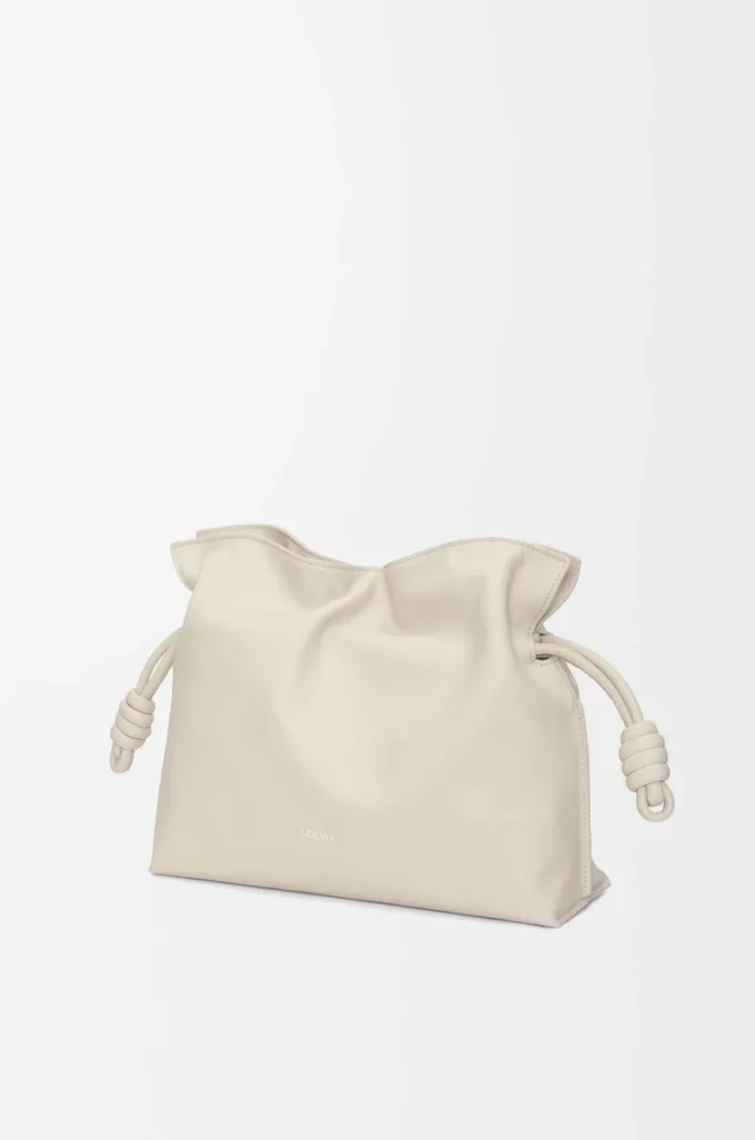 Pochette Flamenco moyenne en cuir de veau nappa Sea Salt