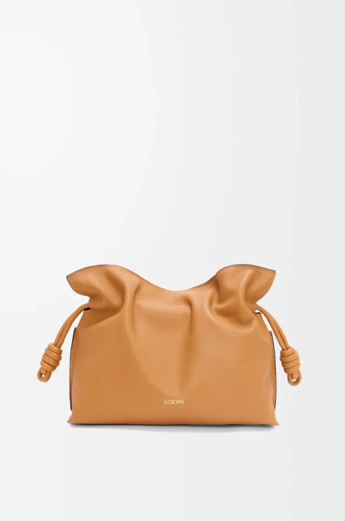 Pochette Flamenco moyenne en cuir de veau nappa Warm Desert