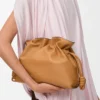 Pochette Flamenco moyenne en cuir de veau nappa Warm Desert