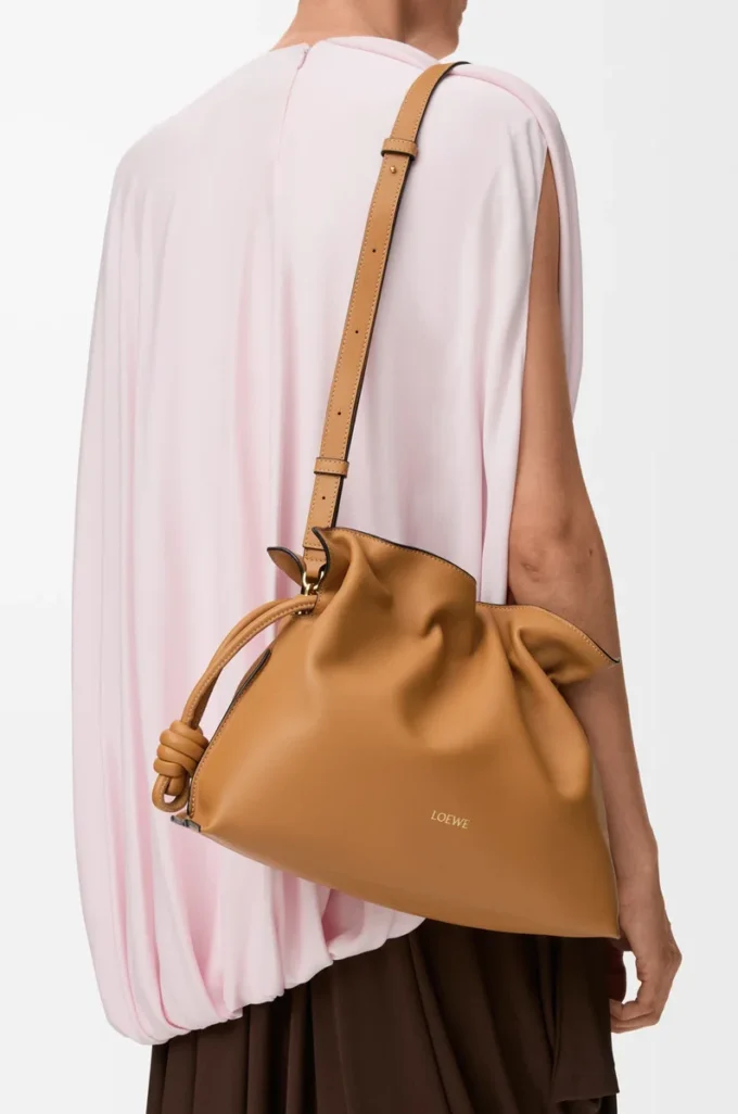 Pochette Flamenco moyenne en cuir de veau nappa Warm Desert