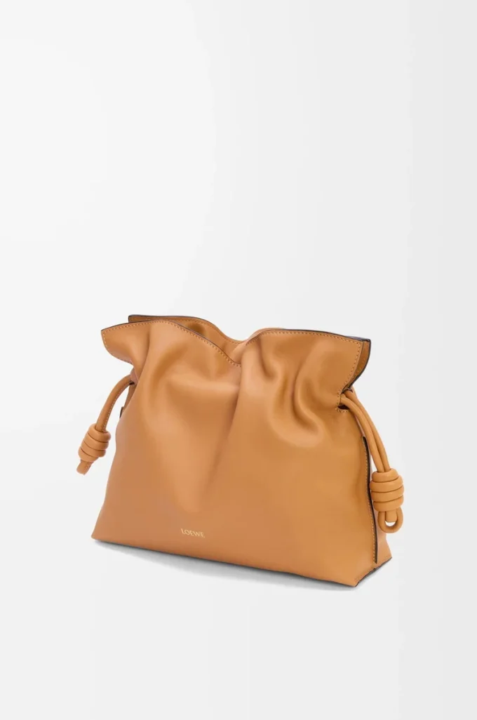 Pochette Flamenco moyenne en cuir de veau nappa Warm Desert
