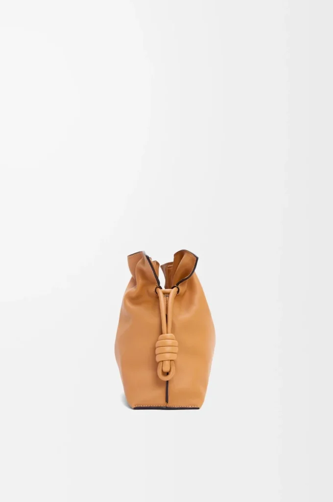 Pochette Flamenco moyenne en cuir de veau nappa Warm Desert