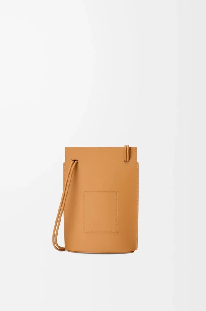Pochette Pebble Dice en cuir de veau classique Warm Desert Pochette Pebble Dice en cuir de veau classique Warm Desert
