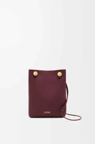 Pochette Pebble en cuir de veau lisse Dark Burgundy
