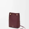 Pochette Pebble en cuir de veau lisse Dark Burgundy Pochette Pebble en cuir de veau lisse Dark Burgundy