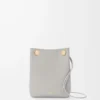 Pochette Pebble en cuir de veau lisse gris coquillage Pochette Pebble en cuir de veau lisse gris coquillage