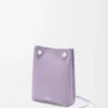 Pochette Pebble en cuir de veau lisse mauve foncé