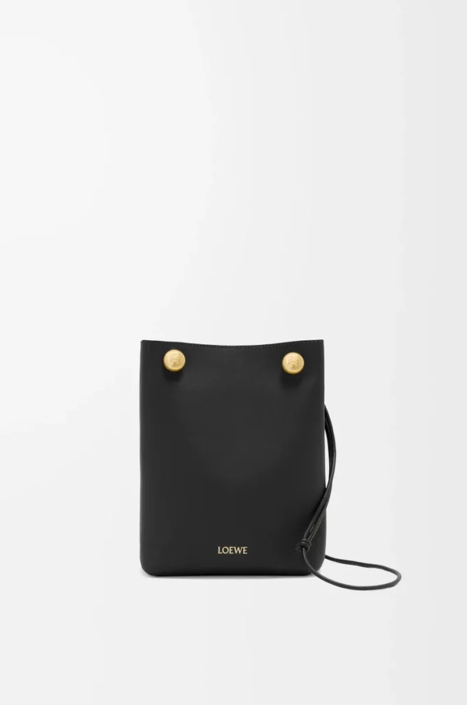Pochette Pebble en cuir de veau lisse noir Pochette Pebble en cuir de veau lisse noir