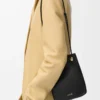 Pochette Pebble en cuir de veau lisse noir Pochette Pebble en cuir de veau lisse noir