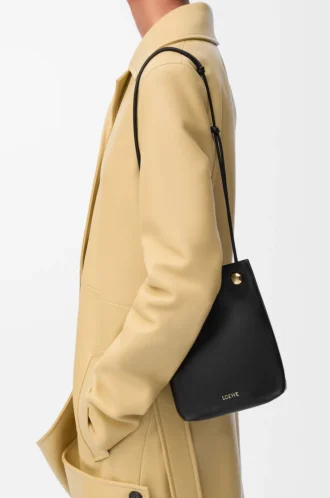 Pochette Pebble en cuir de veau lisse noir
