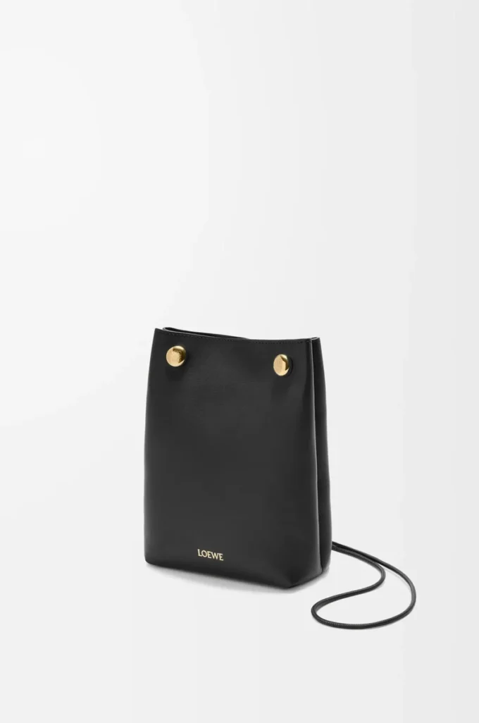 Pochette Pebble en cuir de veau lisse noir Pochette Pebble en cuir de veau lisse noir