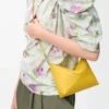 Pochette Puzzle Fold en cuir de veau nappa brillant Dandelion