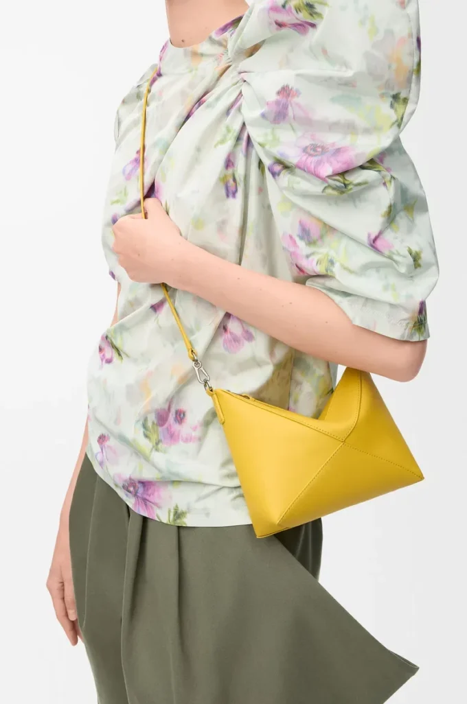Pochette Puzzle Fold en cuir de veau nappa brillant Dandelion