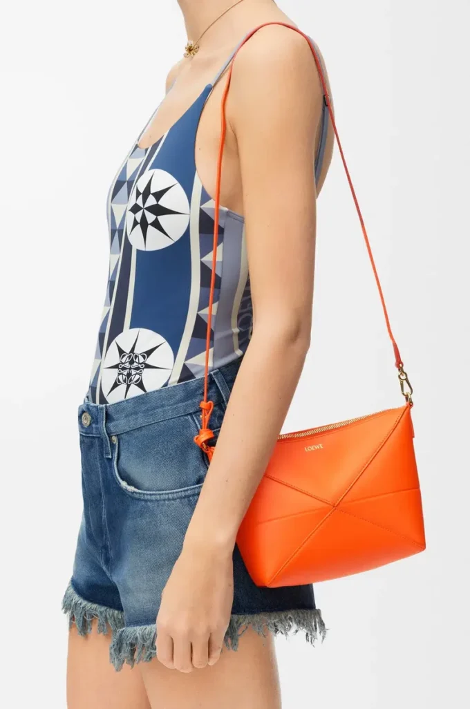 Pochette Puzzle Fold en cuir de veau nappa brillant Vivid Orange