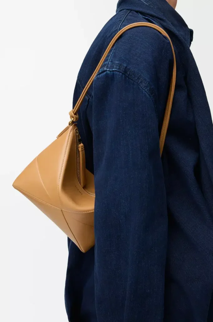 Pochette Puzzle Fold en cuir de veau nappa brillant Warm Desert