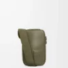 Pochette verticale à porter en bandoulière en cuir de veau satiné vert kaki