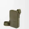 Pochette verticale à porter en bandoulière en cuir de veau satiné vert kaki