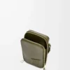 Pochette verticale à porter en bandoulière en cuir de veau satiné vert kaki