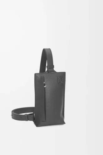 Pochette verticale T en cuir de veau grainé souple Anthracite