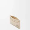 Porte-cartes Anagram en cuir de veau grainé Pebble Light Ghost Porte-cartes Anagram en cuir de veau grainé Pebble Light Ghost