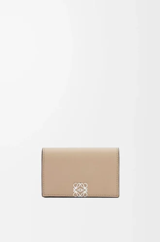 Porte-cartes de visite Anagram en cuir de veau grainé Pebble Sand