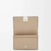 Porte-cartes de visite Anagram en cuir de veau grainé Pebble Sand Porte-cartes de visite Anagram en cuir de veau grainé Pebble Sand