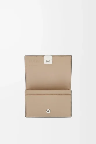 Porte-cartes de visite Anagram en cuir de veau grainé Pebble Sand