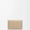 Porte-cartes de visite Anagram en cuir de veau grainé Pebble Sand Porte-cartes de visite Anagram en cuir de veau grainé Pebble Sand